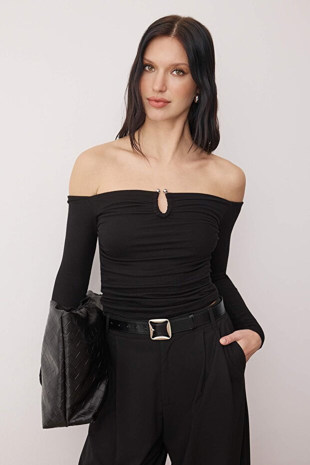 Siyah Fitted/Vücuda Oturan Aksesuar Detaylı Esnek Örme Bluz TWOAW26BZ00356 - 1