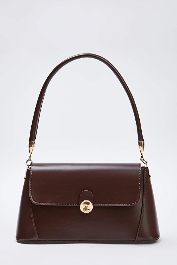 Dunkelbraune Damen-Mini-Umhängetasche mit Metallschnalle und detaillierten Details TAKAW26OC00081 - 3