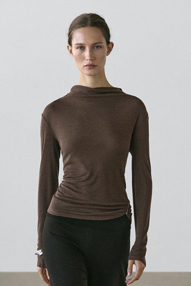 Dik yaka tişört - 2