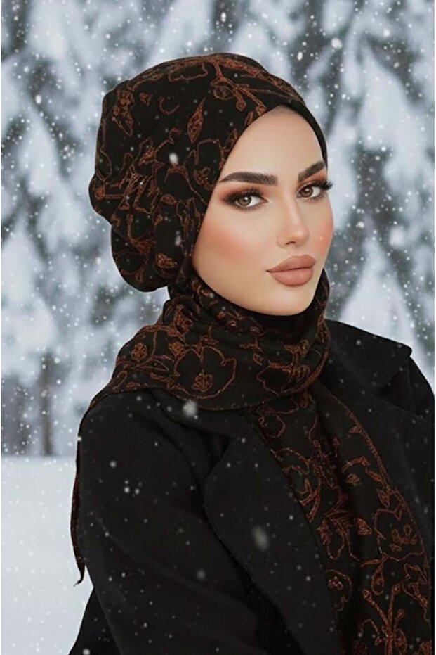 قبعة تيسيتير مزخرفة باللونين الأسود والبني