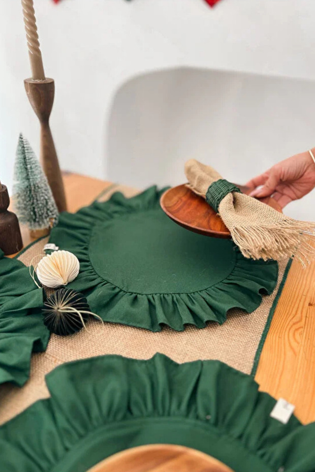4-Piece 100% Dak Linen Round American Dinner Plate/Serving Plate with Ruffle Detail Green New Year's Concept