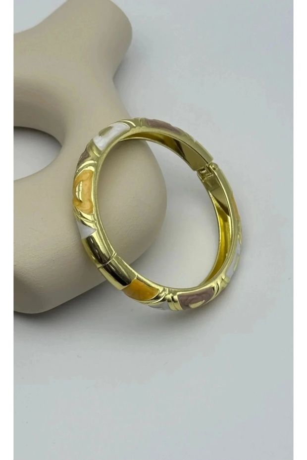 Mineli Triangular Patterned Cream Colored Thick Clamp - 1