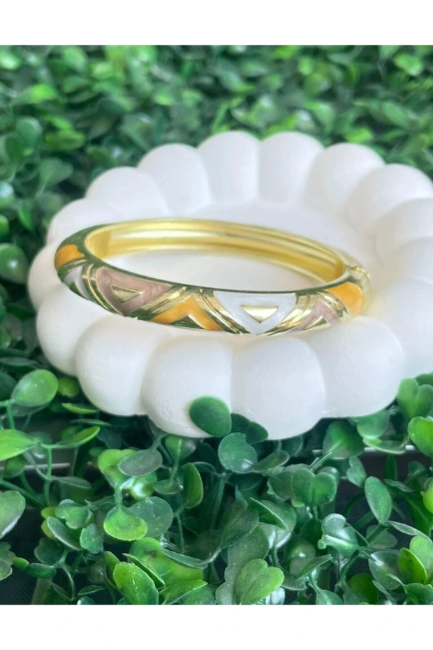 Mineli Triangular Patterned Cream Colored Thick Clamp - 2