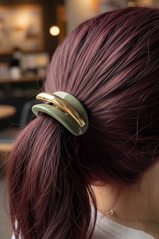 Green Color Metal Detailed Rubber Buckle