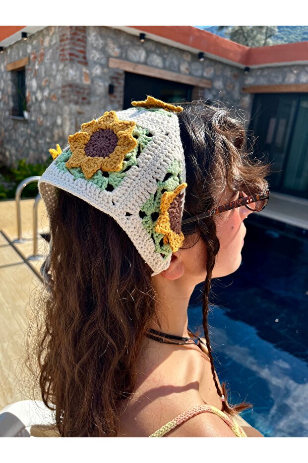 Three-Dimensional Sunflower Hand Knitted Bandana