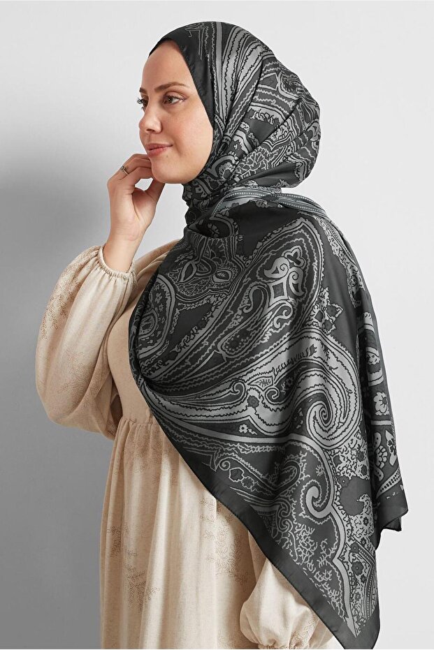 شال منقوش عرقيًا 8553