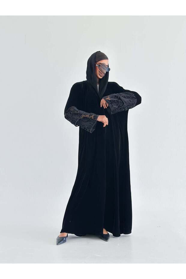 mwt575 عباية مخمل بأكمام دانتيل - 1
