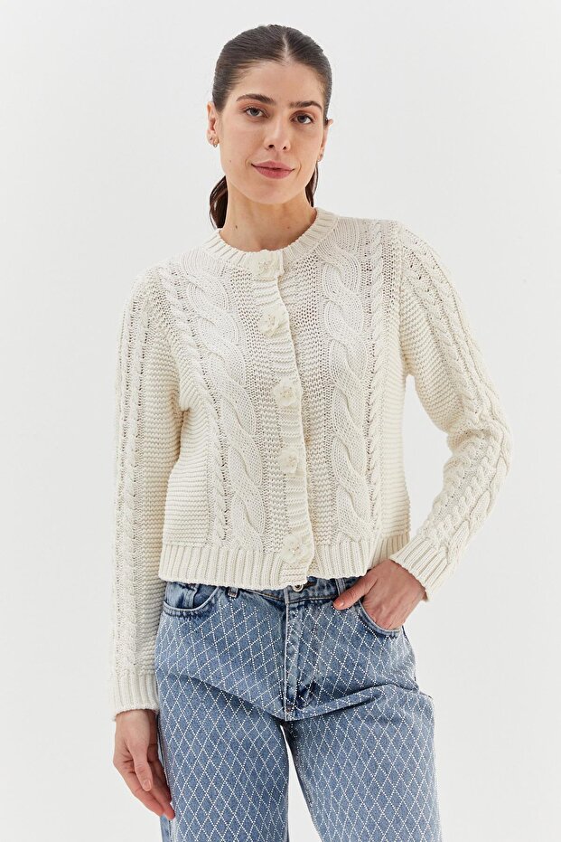 Design Buttoned Knitted Cardigan Cream