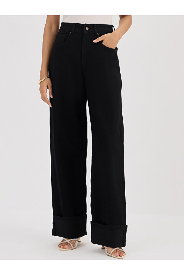 Black Mid-Rise Wide Leg Jeans