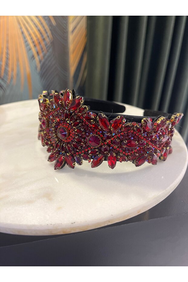 Red Special Day Crown