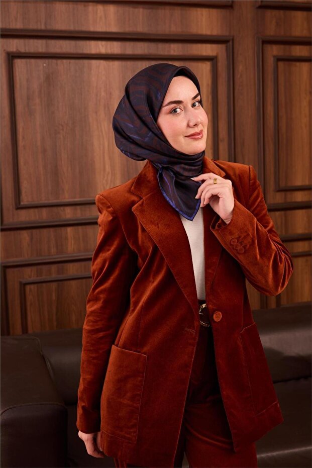 وشاح حرير تويل بنمط هندسي بني 90×90