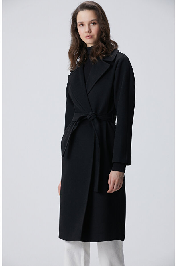 Siyah Geniş Yakalı Manto - 1