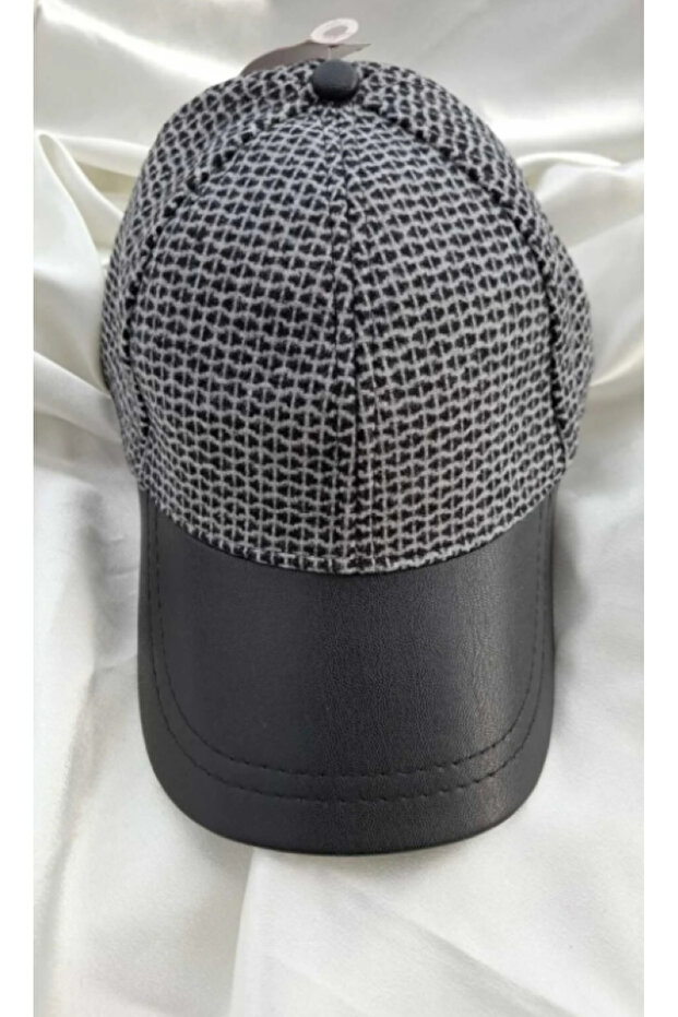 قبعة شتوية من الجلد ذات نمط مميز - 1