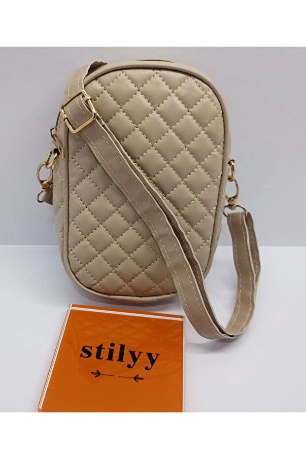 حقيبة كتف صغيرة مبطنة منقوشة باللون البيج - 3