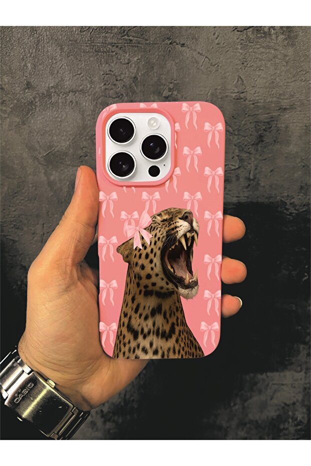 حافظة آيفون 16 برو المتوافقة بنمط الفهد باللون الوردي - 1