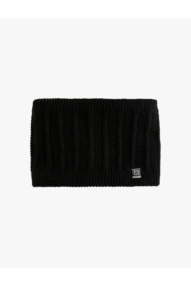 Label Detailed Neck Collar
