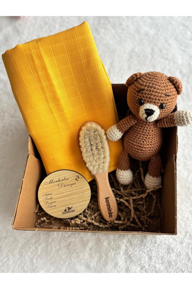 Welcome Baby Gift – Amigurumi Bear Toy, Muslin Blanket, Baby Brush, Wooden Memory Card