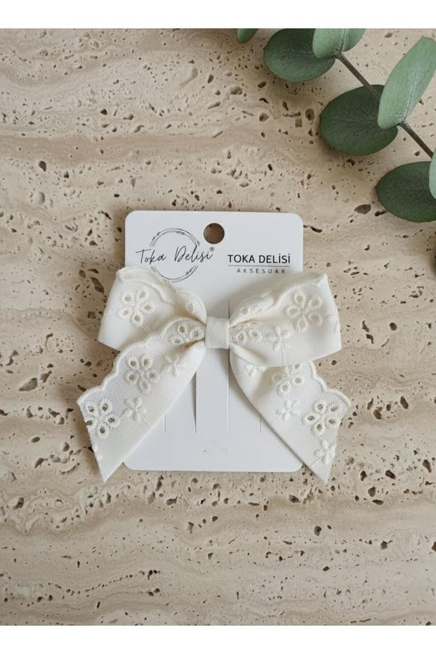 Handmade Cream Fisto Stylish Bowknot Buckle for Children's Invitation, Prom, Special Occasion Pens Buckle