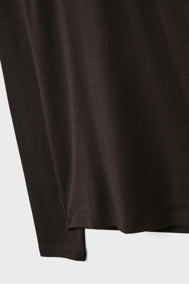 تي شيرت أساسي برقبة عالية - 7