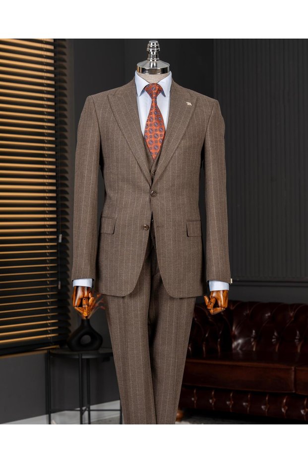 Italian Style Peaked Lapel Men's Jacket Vest Pants Suit Brown T14649