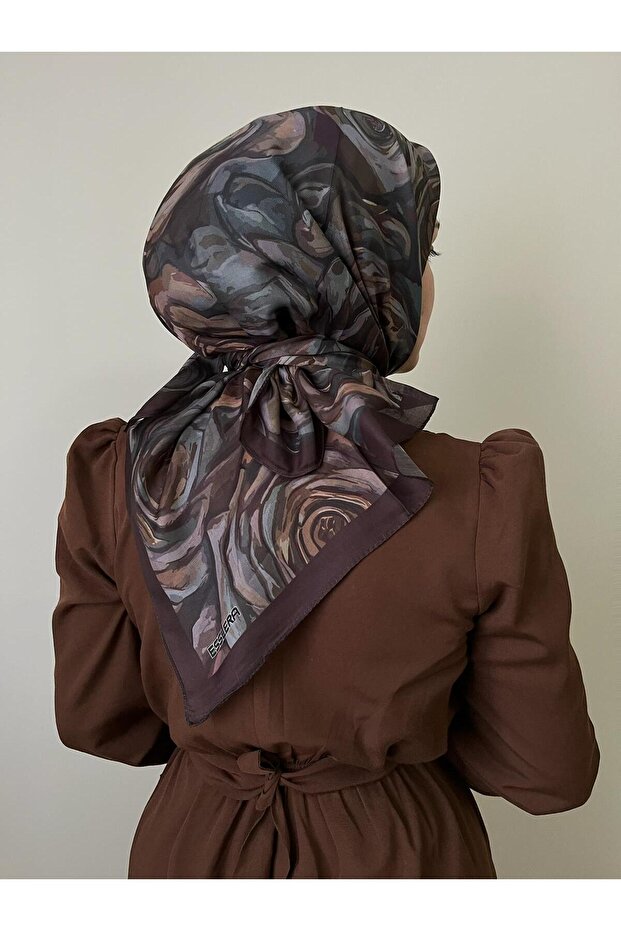 وشاح ناعم بني اللون بنقشة الورد - 6