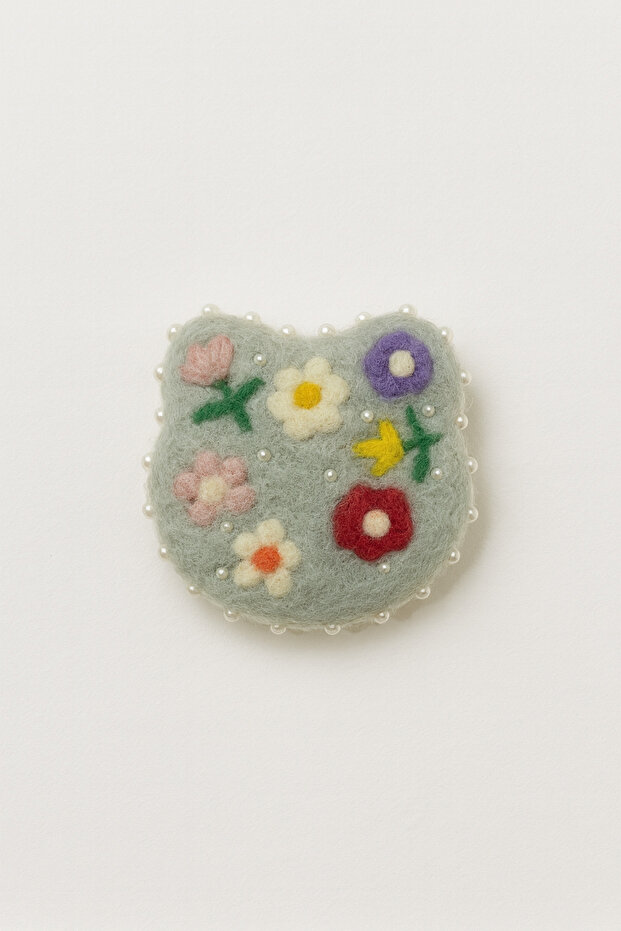 Handmade Felt Figure Brooch Buckle Crown Ornament – Cute Felt Accessory 132