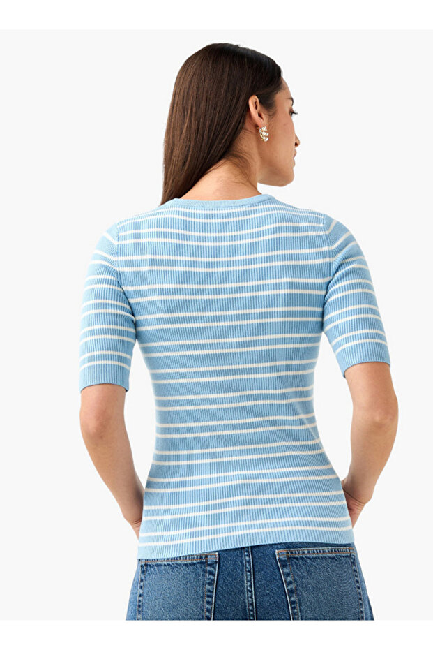 Striped Crew Neck Sweater - 4