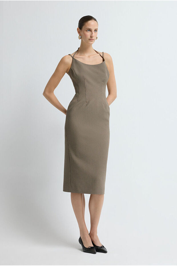 Kolsuz Dar Elbise - 1