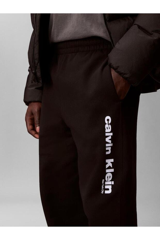 RETRO GRAPHIC JOGGER - 4