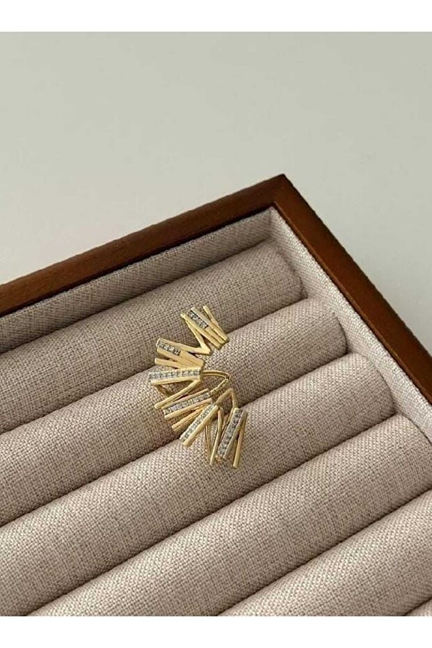 Gold zigzag model earcuff - 3