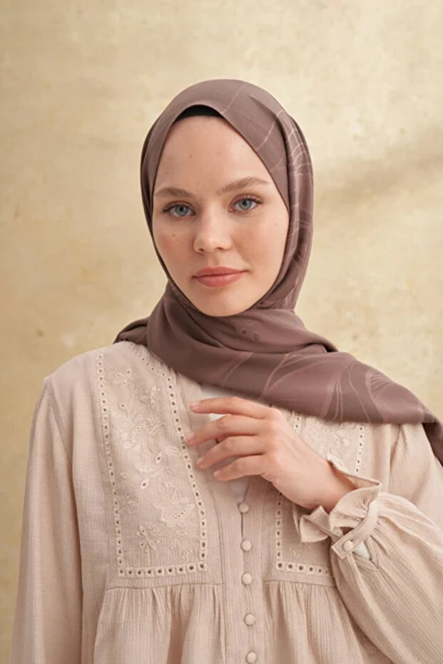 شال بامبو فلوري ديزين داكن اللون من الفرو الصناعي - 3