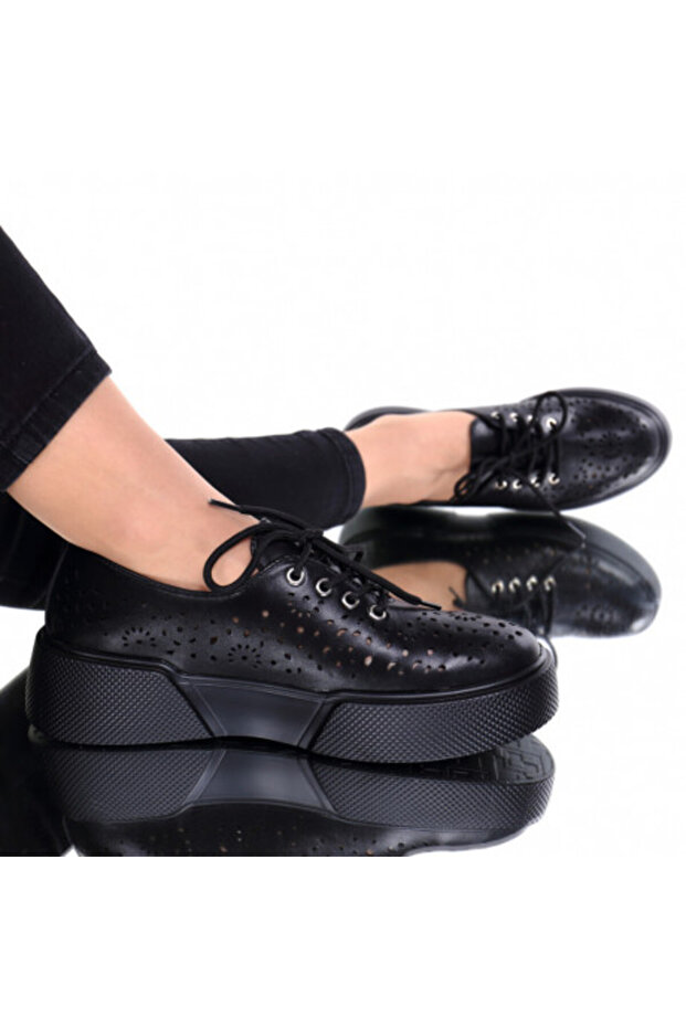 Comfortable black platform shoes - 4