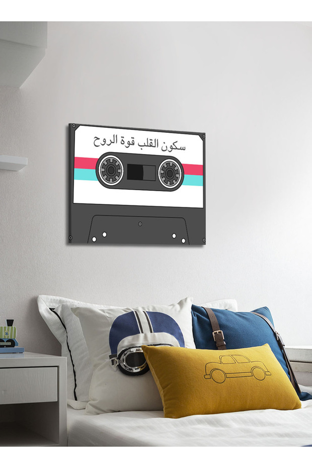 لوحة فنية جدارية من القماش مشدودة على إطار خشبي مع شريط كاسيت بتصميم كلاسيكي