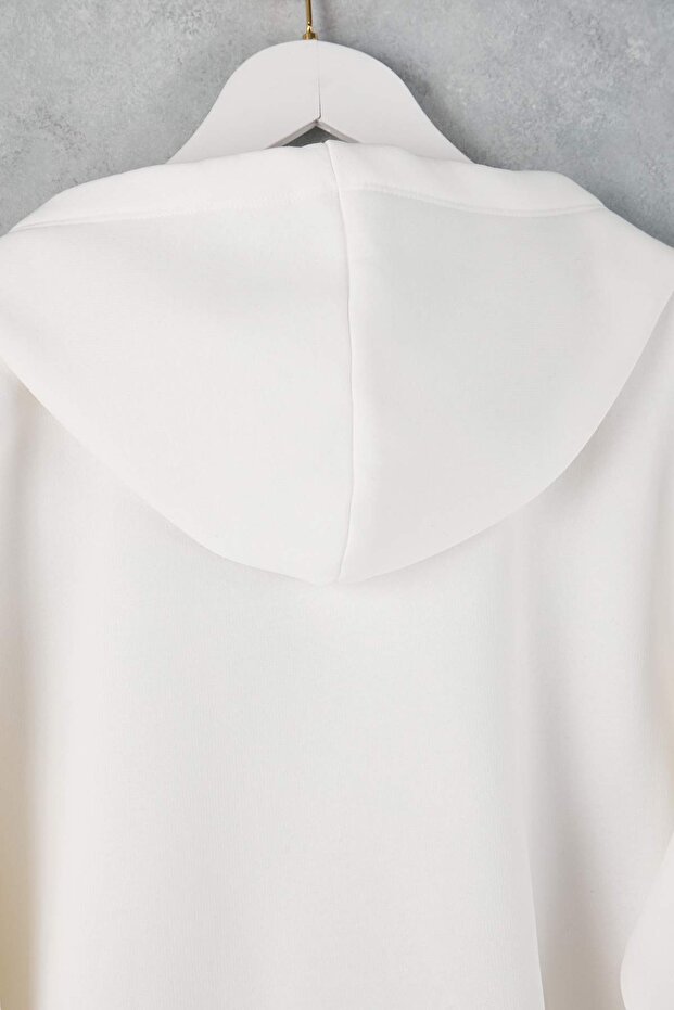Ekru Kapüşonlu Oversize Crop Boy Büyük Beden Sweatshirt TBBAW26AO00030 - 4