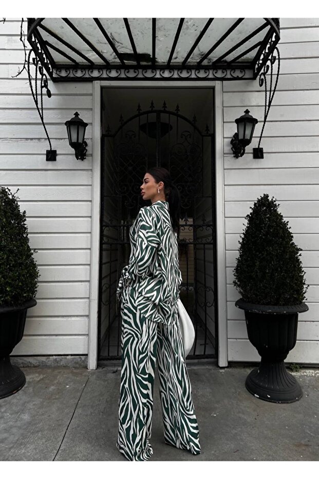 طقم بنطلون قميص بنقشة الحمار الوحشي من الساتان - 3