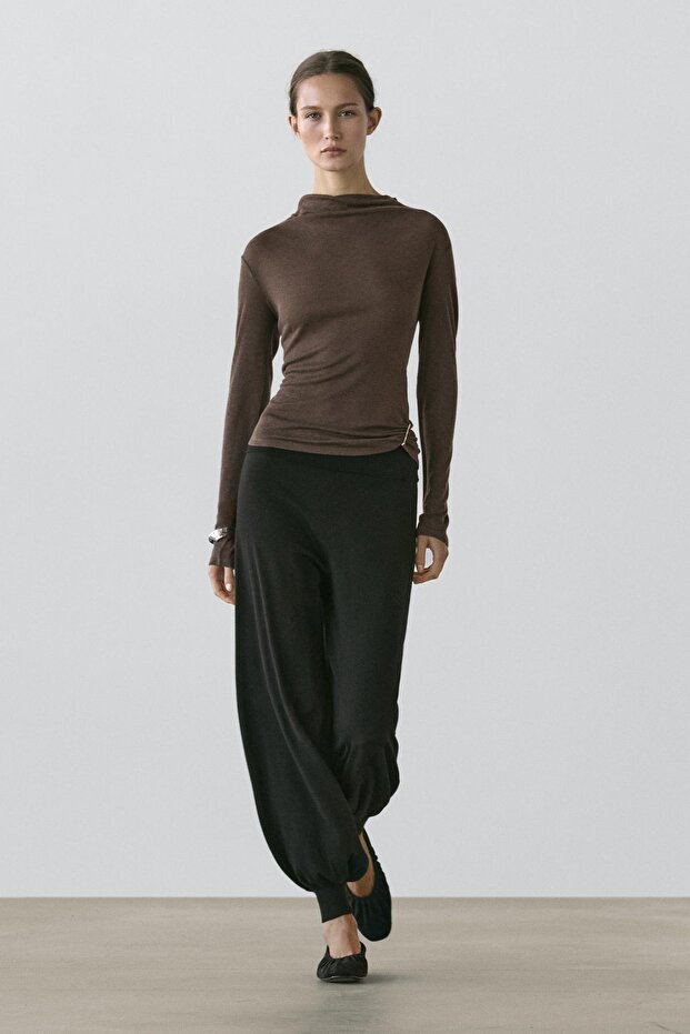 Dik yaka tişört - 1