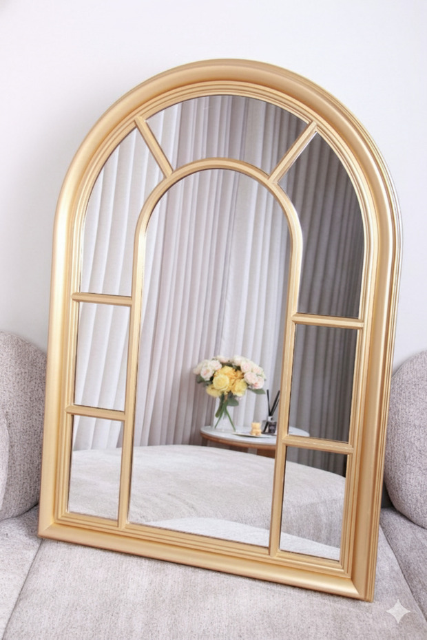 مرآo فنية بإطار مقوس– لمسة فخامة عصرية (97 ×66 سم ذهبي