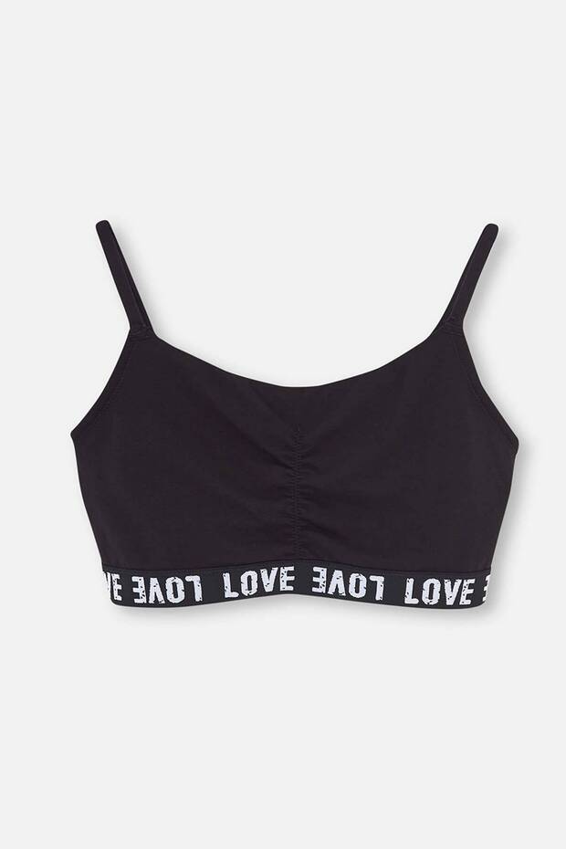 حمالة الصدر السوداء الأولى - 1