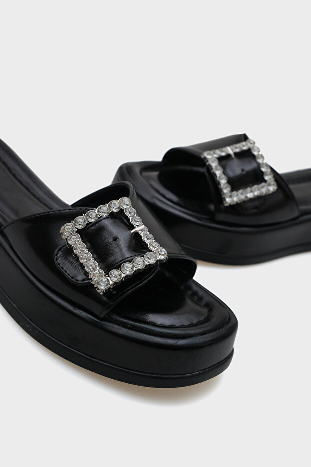 Kovové dámske papuče Margi na klinovom podpätku s jedným remienkom a kamienkovou prackou - 3