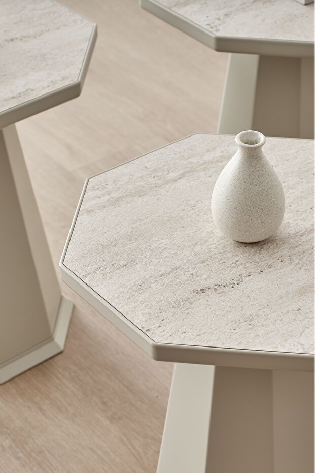 طاولة من حجر الرمل الأنيق بنمط الترافرتين - 2