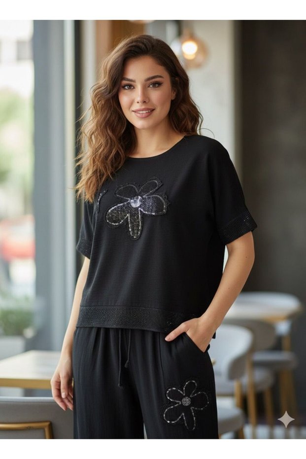 Women's Daisy and Star Patterned Mesh Detailed Short Sleeve Linen Combination (Blouse and Trousers) Surprise Bracelet Gift