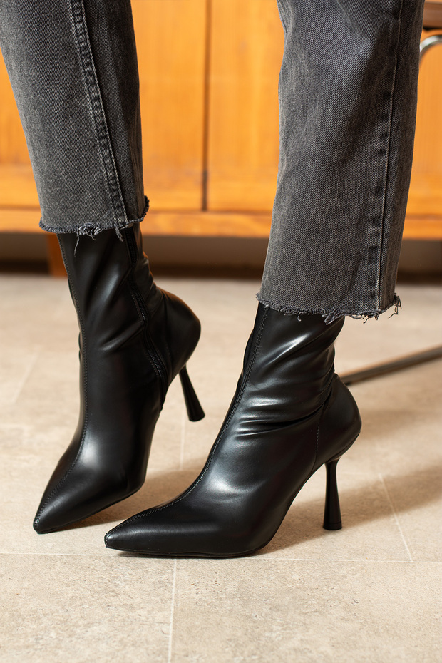 Női Marya fekete sztreccs bőrű oldalsó cipzáras hegyes orrú vékony sarkú csizma - 2
