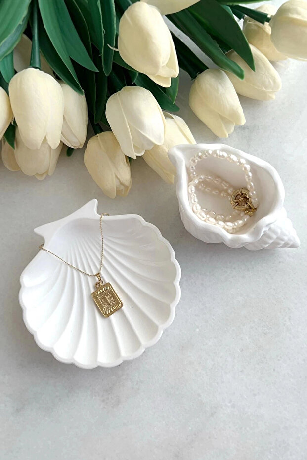 Set of 2 White Stone Powder Seashells and Oysters