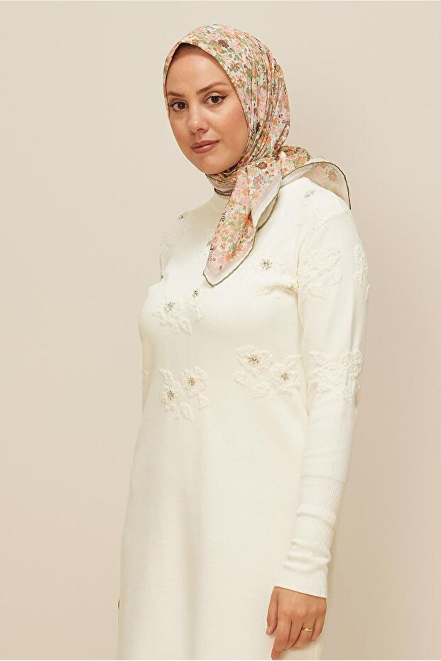 وشاح بنقشة الزهور 8603