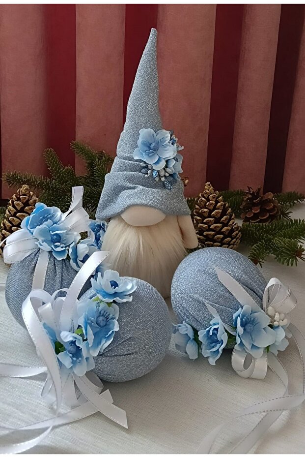 New Year's Christmas Dwarf and 3-Piece Ball