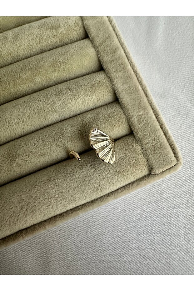 Gold Gingko Leaf Ring - 1