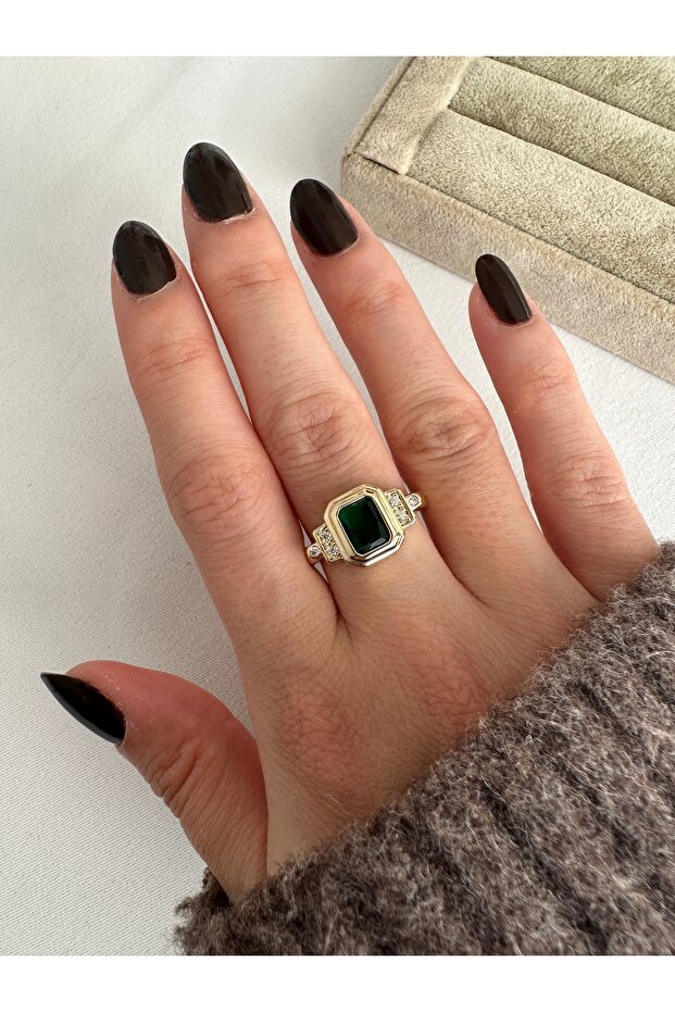 خاتم حجر أخضر مربع الشكل - 3