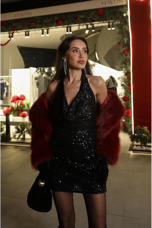 Siyah Pullu Boyundan Geçmeli Bluz - 5