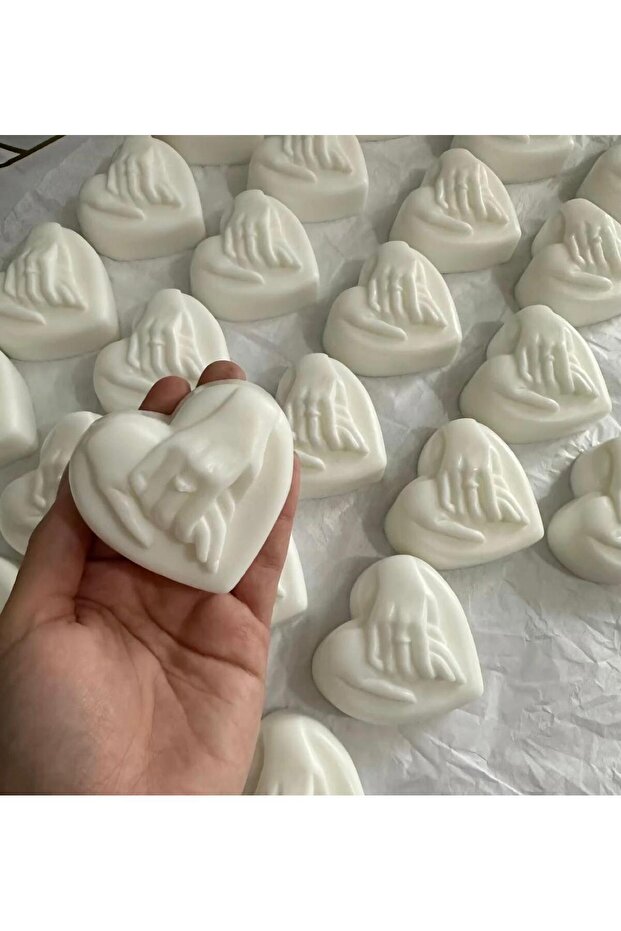 Kalp içinde el figürlü mum - 1