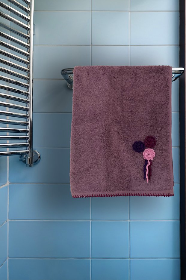 Soft Textured Cotton Towel with Floral Motifs and Cat Claw Embroidery | 50X90 cm
